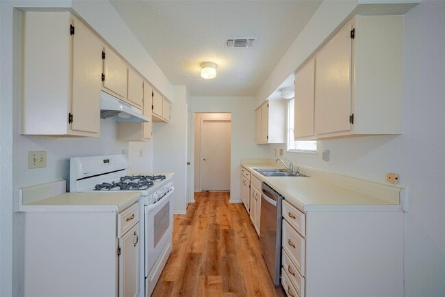 Foto del edificio - 10906 Maple Rock Dr