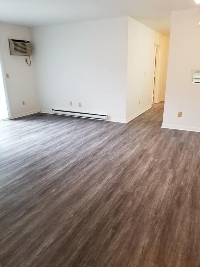 Building Photo - Patriot Glen (FKA Olde English I)