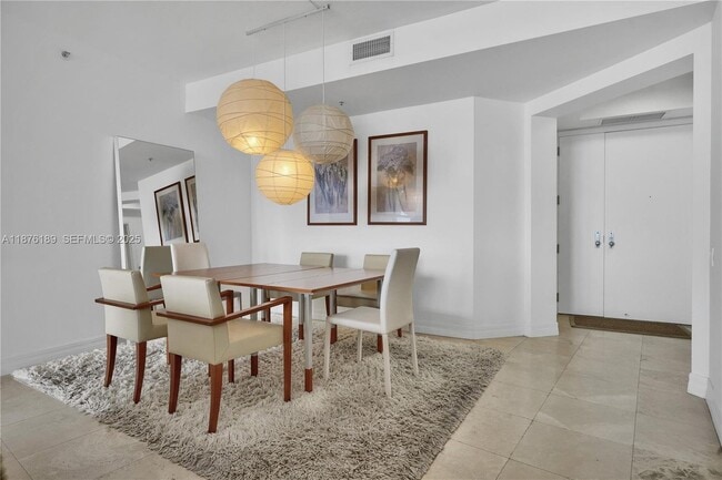Photo - 808 Brickell Key Dr (Miami, FL) Apartment