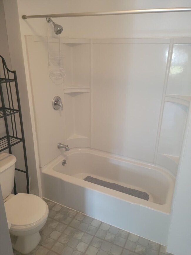 Foto del edificio - Spacious 2 Bedroom Home with possible 3rd bedroom or office space!