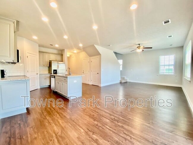 Building Photo - 1865 Butternut Dr