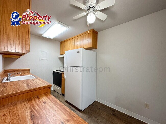 Foto del edificio - 1681 N Laurel St