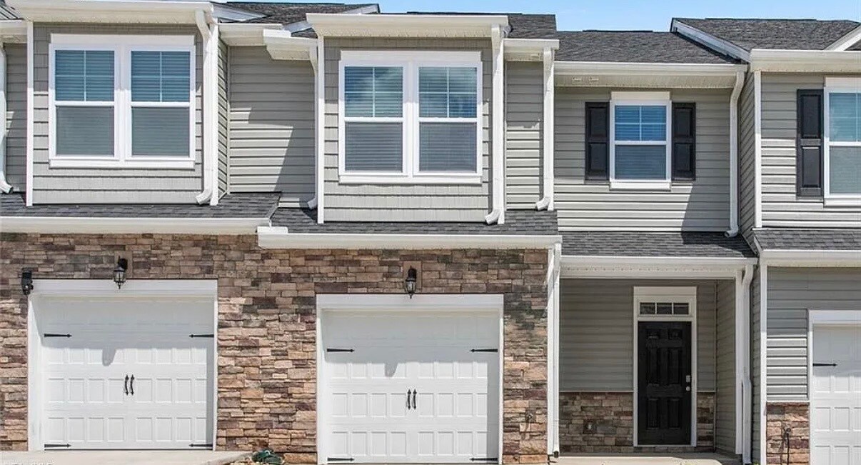 Building Photo - 1692 Hallview Ct