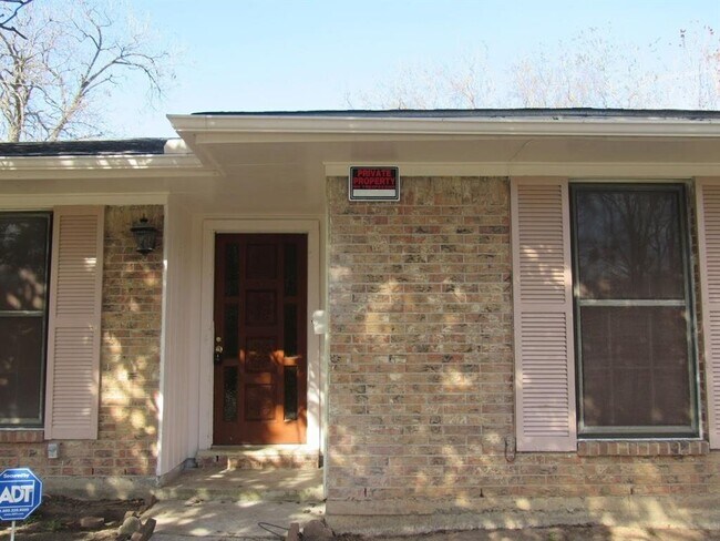 Building Photo - 8535 Bucroft St