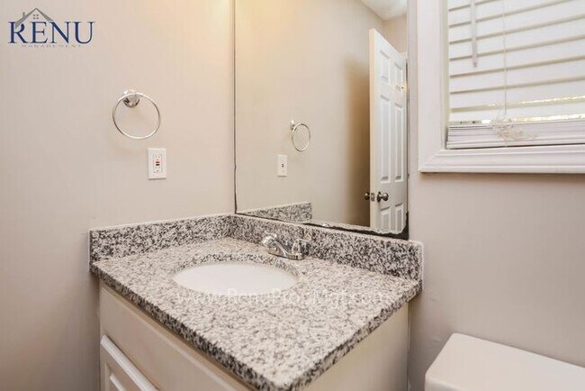 Foto del edificio - Now Available! 4 Bedroom 2 Bath!