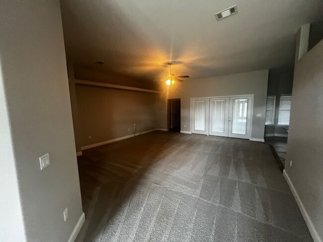 Foto del edificio - 9722 Misty Meadow Ln