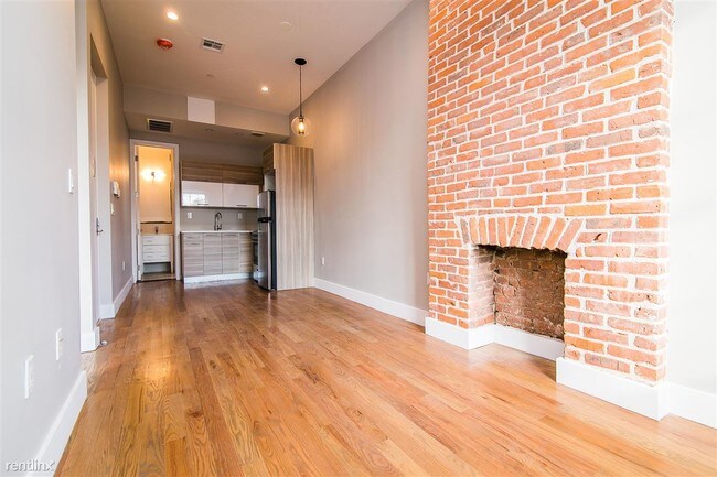 Building Photo - 675 Halsey St