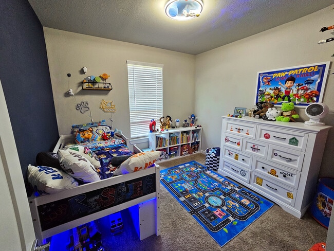 Building Photo - 198 Western Way