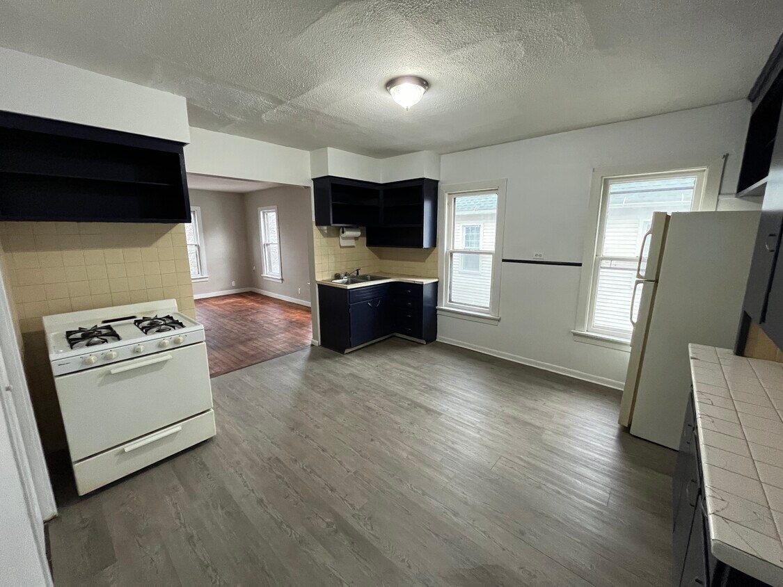 Kitchen - 1213 E 8th St