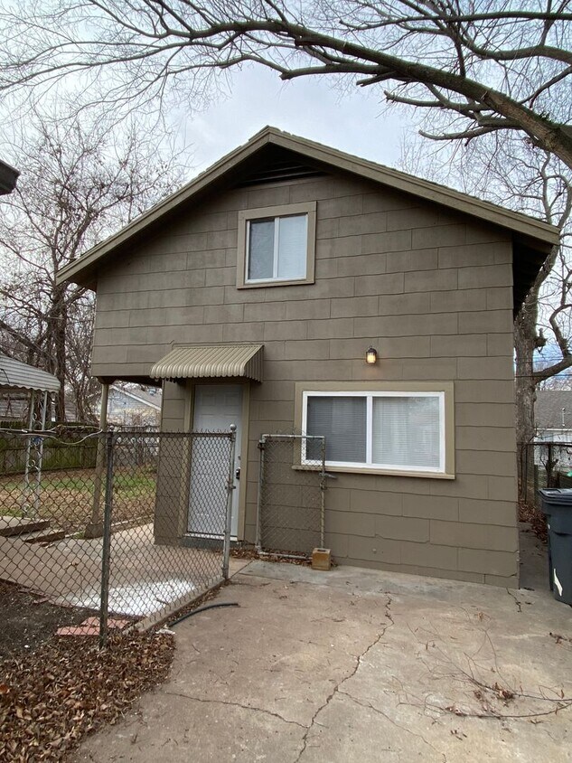 Primary Photo - 2 bedroom in West Tulsa!!