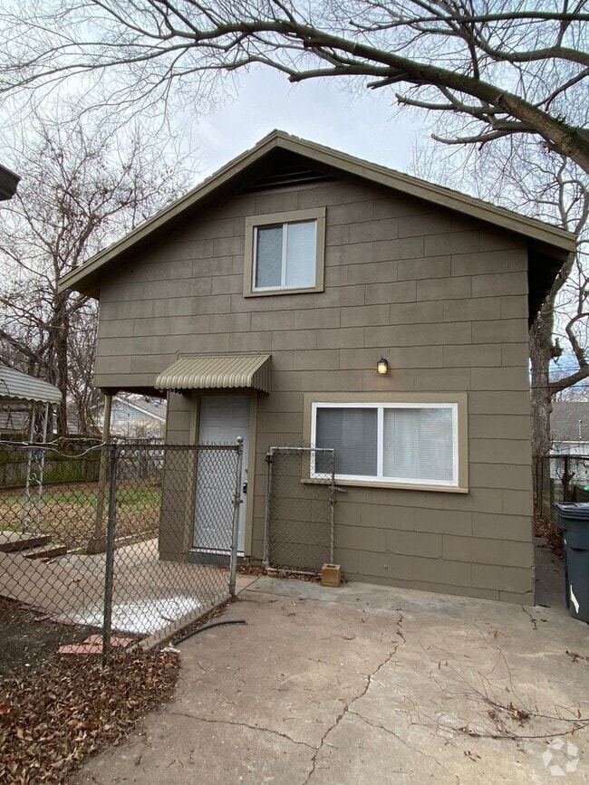 Building Photo - 4128 S 32nd W Ave