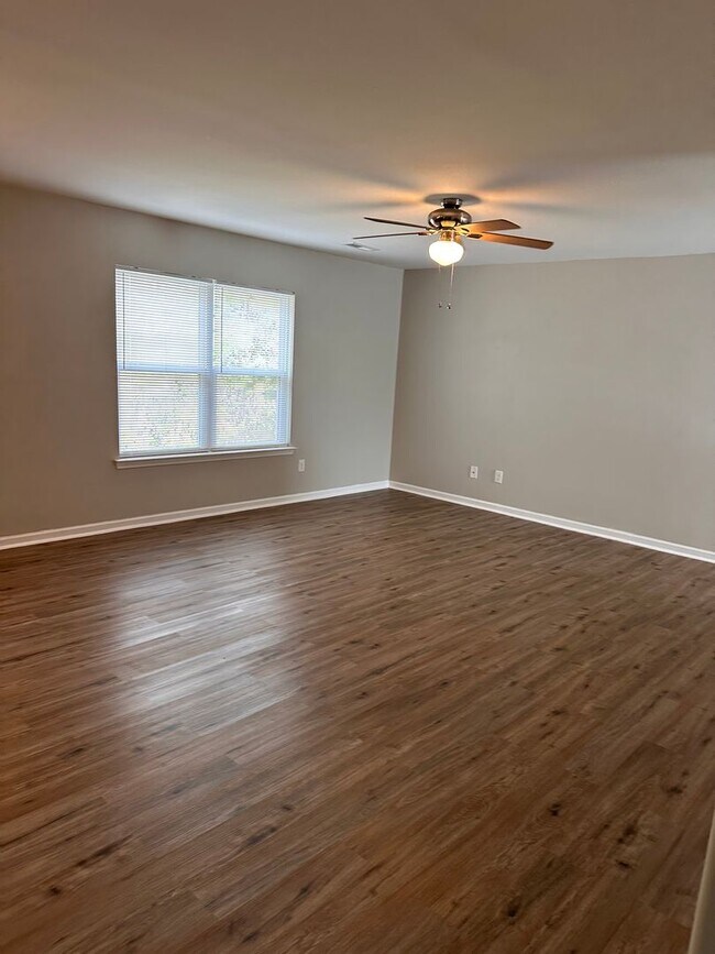 Foto del edificio - Great home in quiet neighborhood