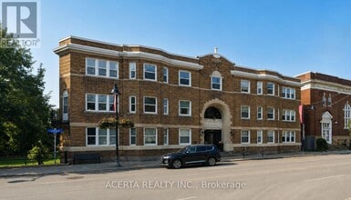 Building Photo - 612 Bank St