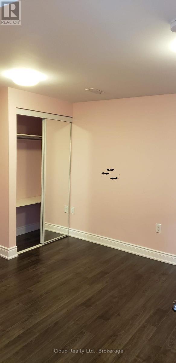 Photo du bâtiment - 1428 Samuelson Cir