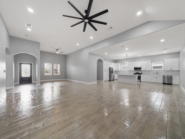 Building Photo - 2448 Areba St