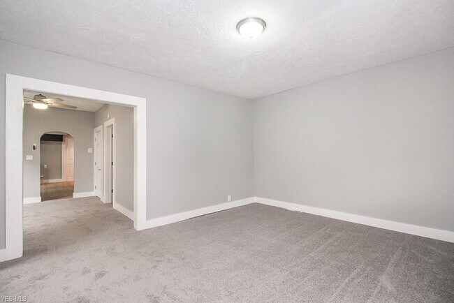Building Photo - 2115 W 96th St