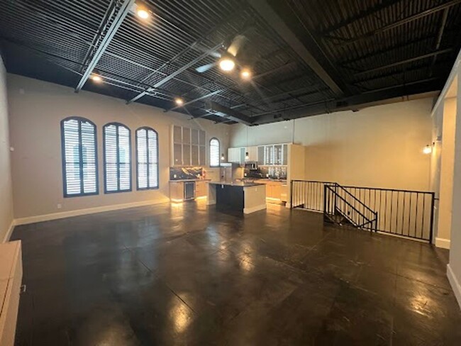 Foto del edificio - Charming Two Bedroom Loft in Houston with ...