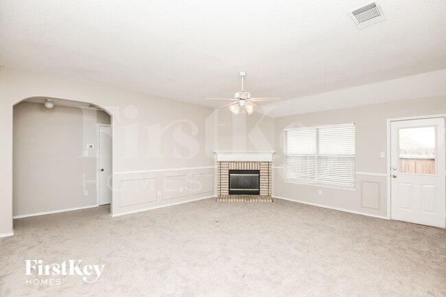 Foto del edificio - 2529 Rivers Edge Dr