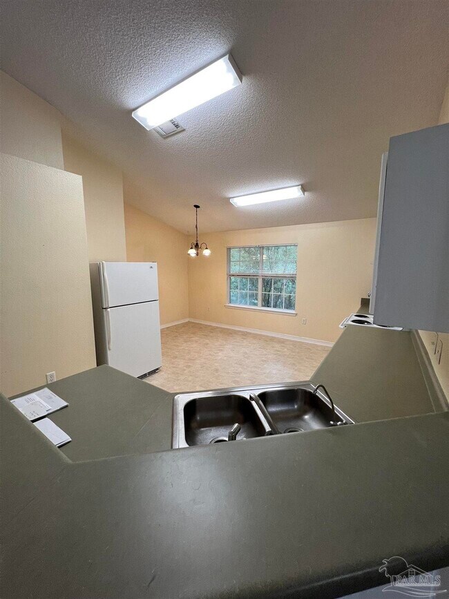 Foto del edificio - 4966 Berkeley Forest Blvd