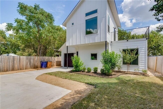 Building Photo - 8411 Bowling Green Dr