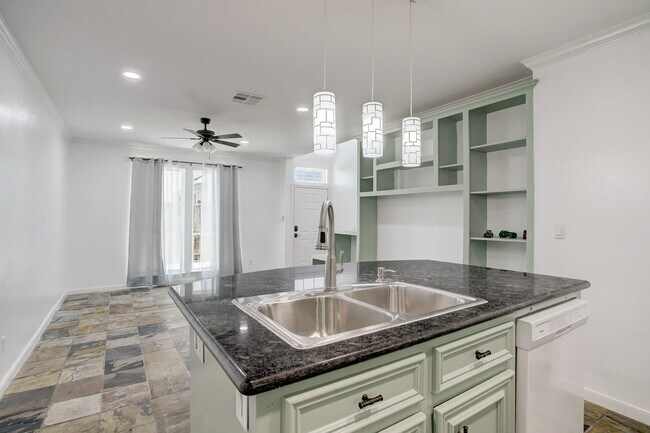 Foto del edificio - 1510 Rosalie St