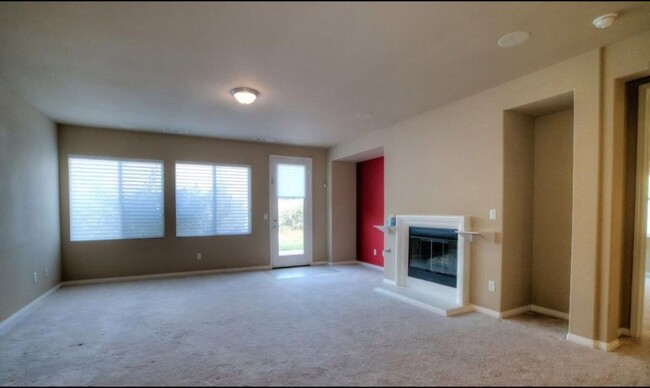 Foto del edificio - West Bakersfield Home For Rent