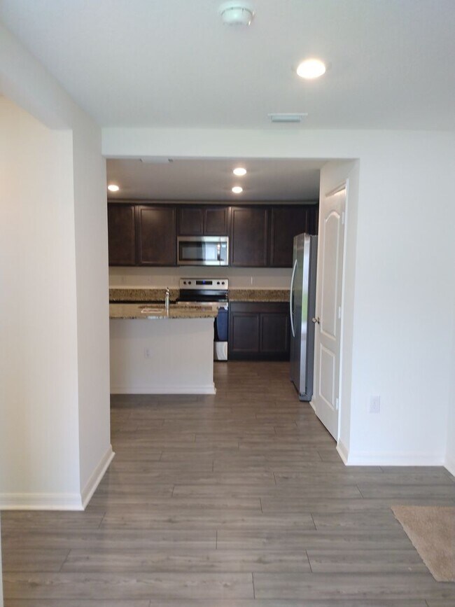 Foto del edificio - Brand New 3 Bedroom 2 Bathroom Villa Home Silver Ridge