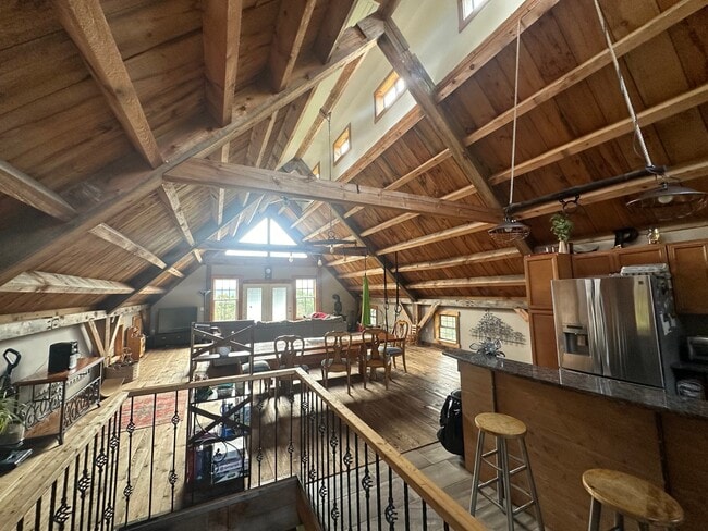 Building Photo - 902 Old Post Rd