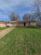 Building Photo - 3827 Black Oak Dr