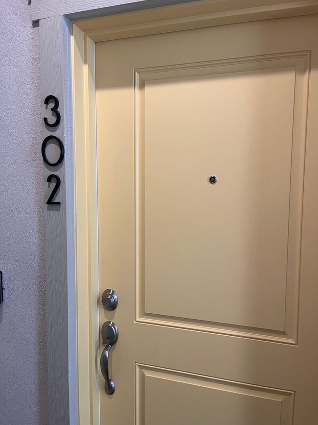 Foto del edificio - Spacious 3 Bedroom 2 Full Bath Condo with Stunning Views and Energy Savings