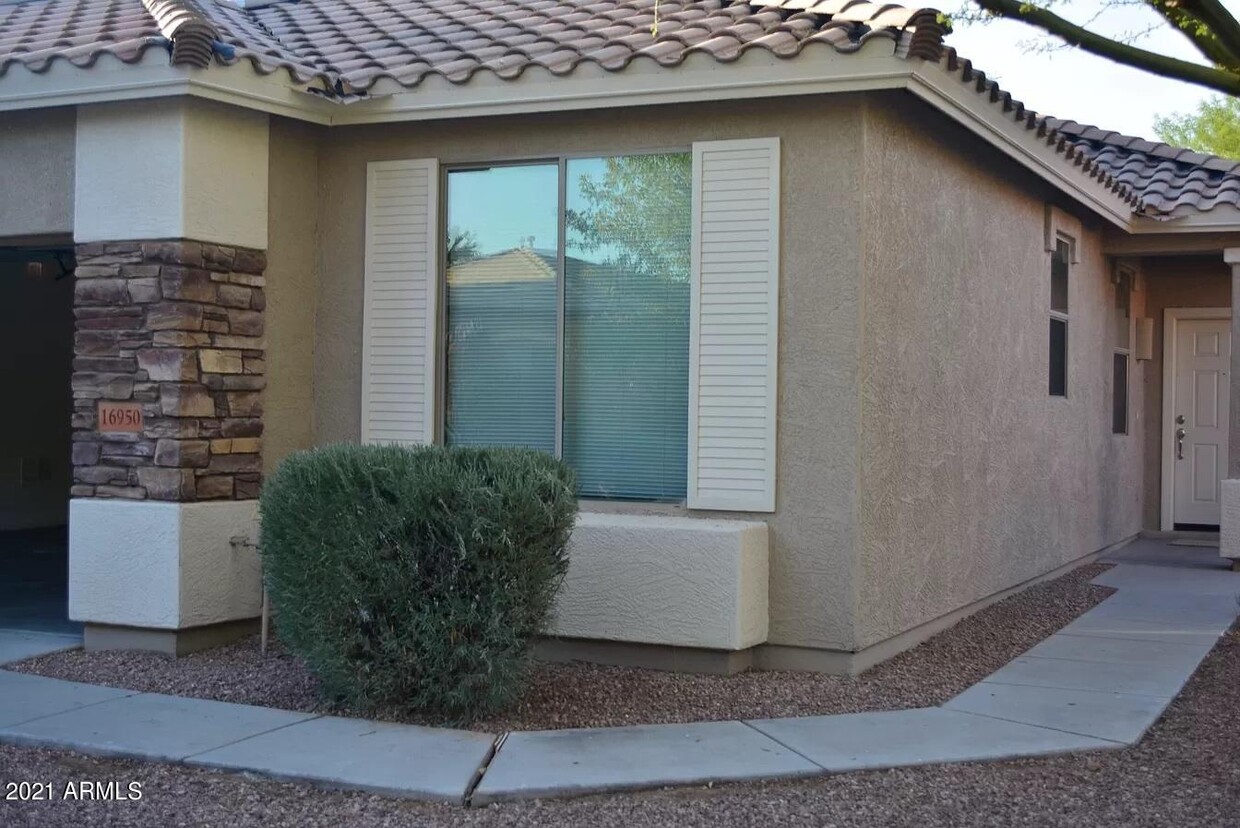 Foto principal - 16950 W Nottingham Way