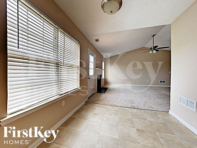 Foto del edificio - 361 Twin Oaks Ln