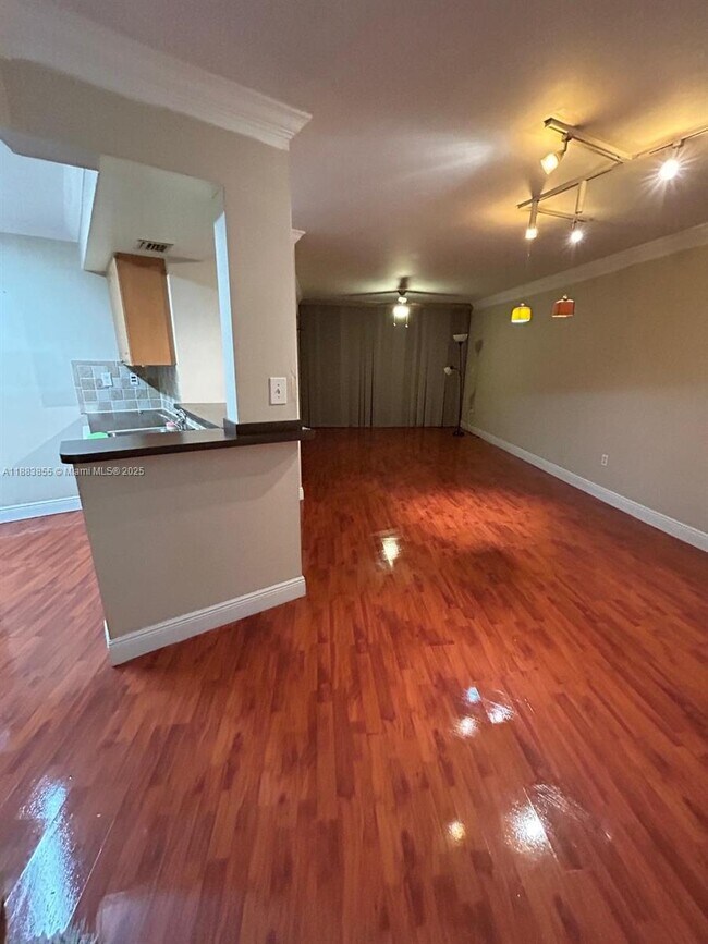 Foto del edificio - 7165 NW 186th St
