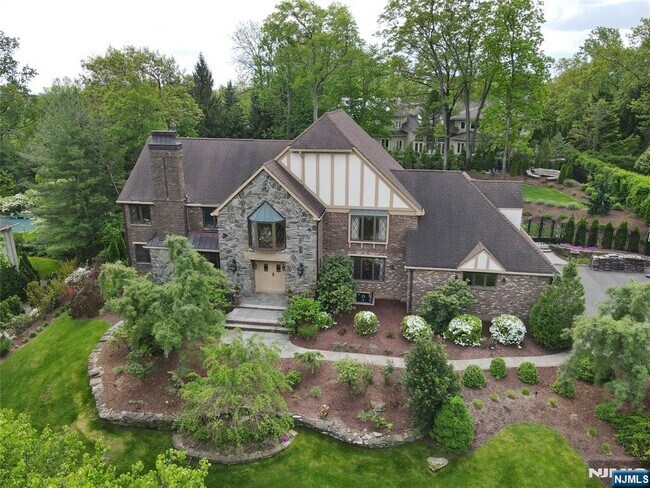Foto del edificio - 39 Springhouse Rd