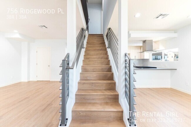 Foto del edificio - 756 N Ridgewood Pl