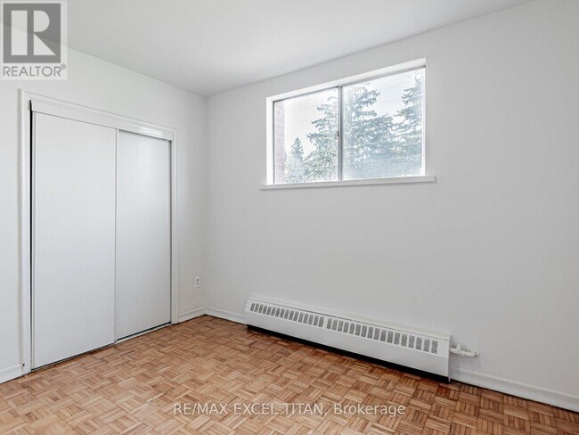 Photo du bâtiment - 165 Colborne Ave