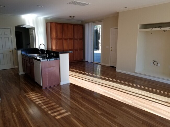 Foto del edificio - 7431 Earlsmoore Dr