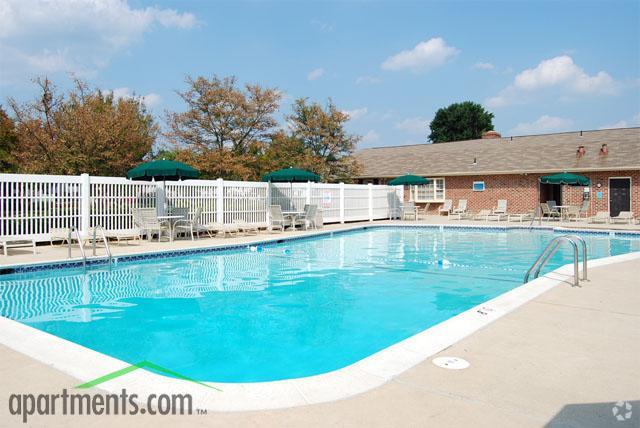 Piscina - Ashland Towne Square