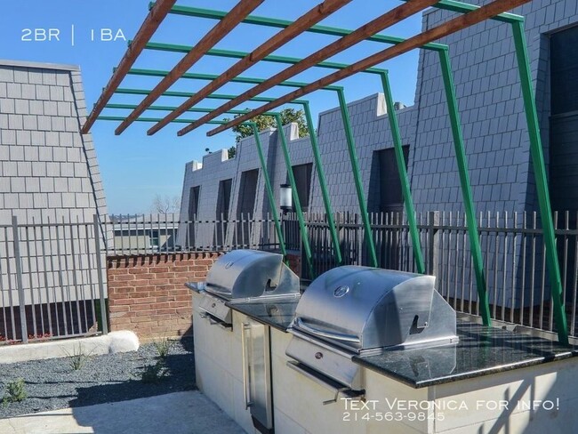 Building Photo - Apartments on Royal Crest