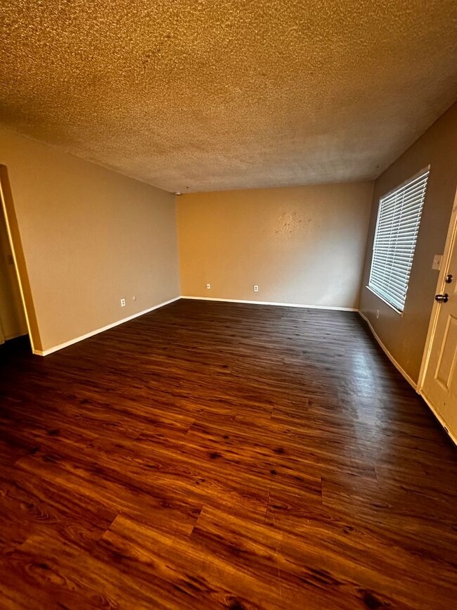 Building Photo - 909 Pacheco Rd