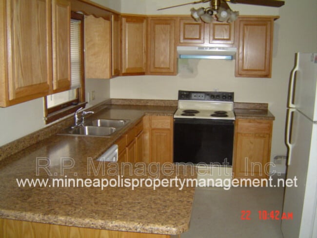 Foto del edificio - 990 Transit Ave