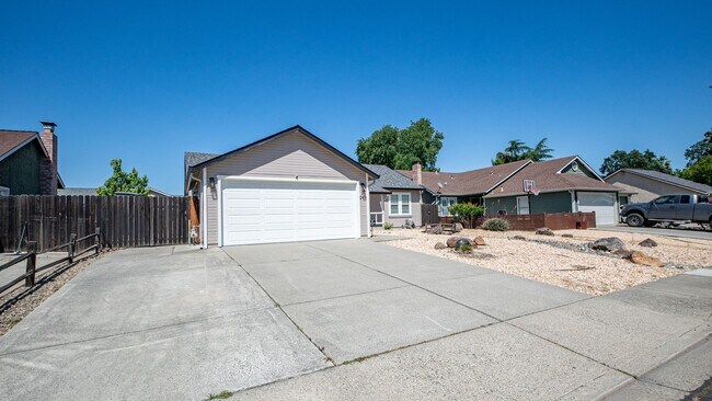 Foto del edificio - 3 Bedroom Home in Vacaville