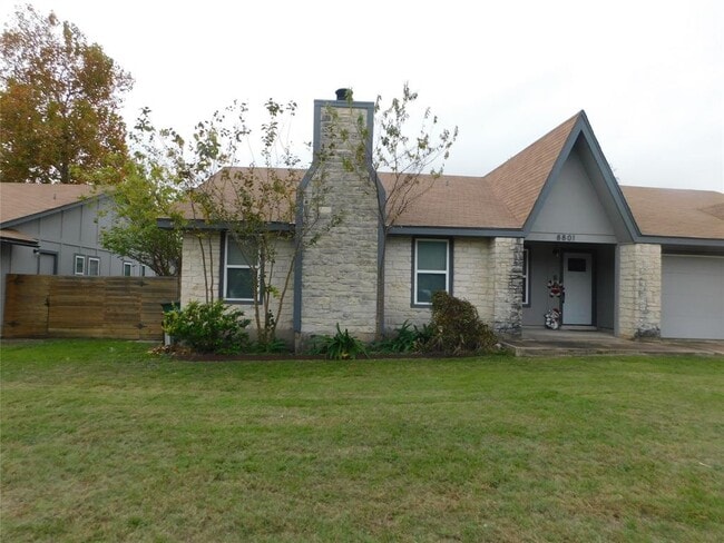 Building Photo - 8801 Pineridge Dr