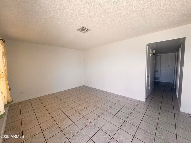 Foto del edificio - 4310 N 90th Dr