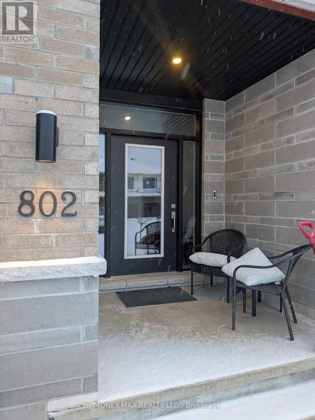 Building Photo - 802 Solarium Ave