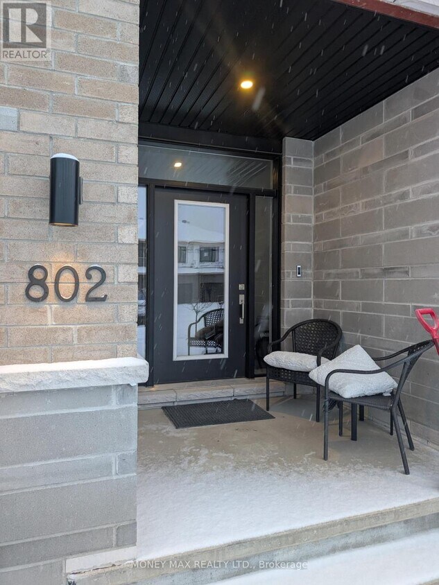 Photo du bâtiment - 802 Solarium Ave