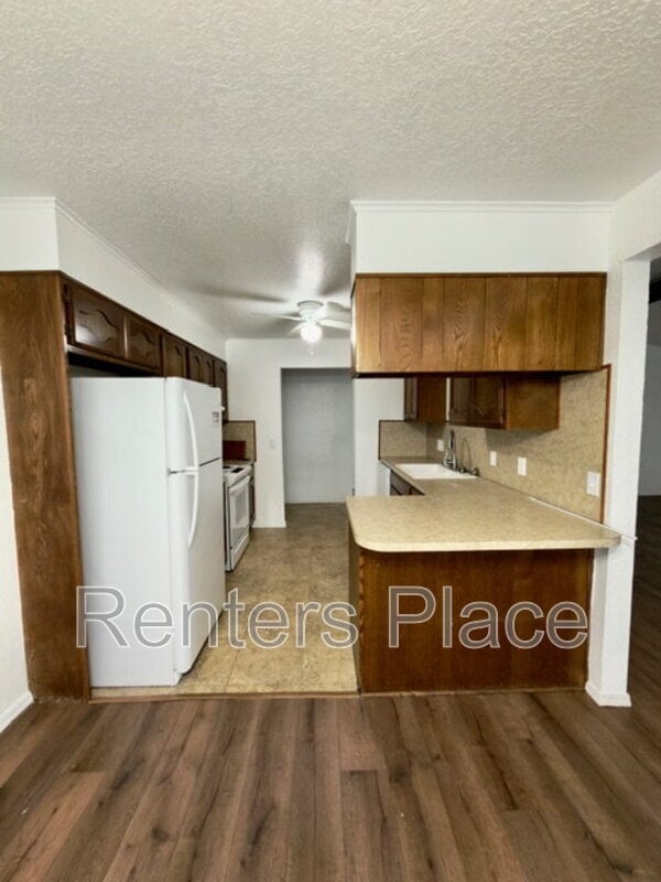 Building Photo - 1907 E 66th Pl