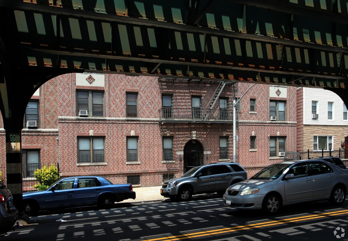 Primary Photo - 32-84 31st St
