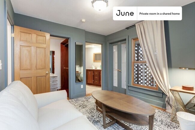 Building Photo - Private bedroom in 4 bed/2.5 bath Home