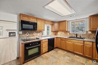 Building Photo - 322 Oakwood Loop